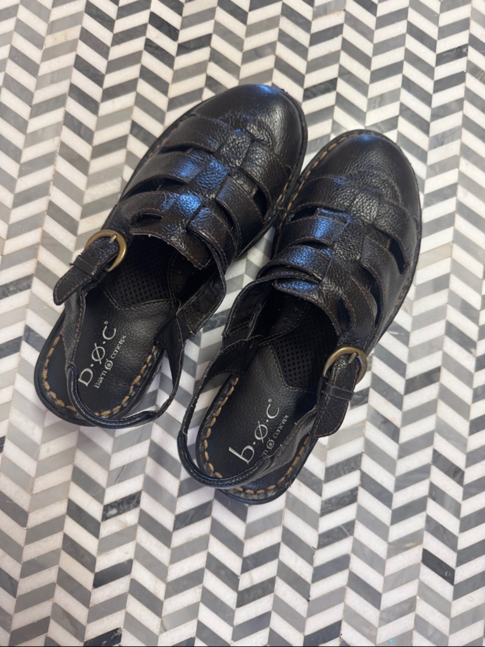 b.o.c. Black Fisherman Sandals with Buckle size 39